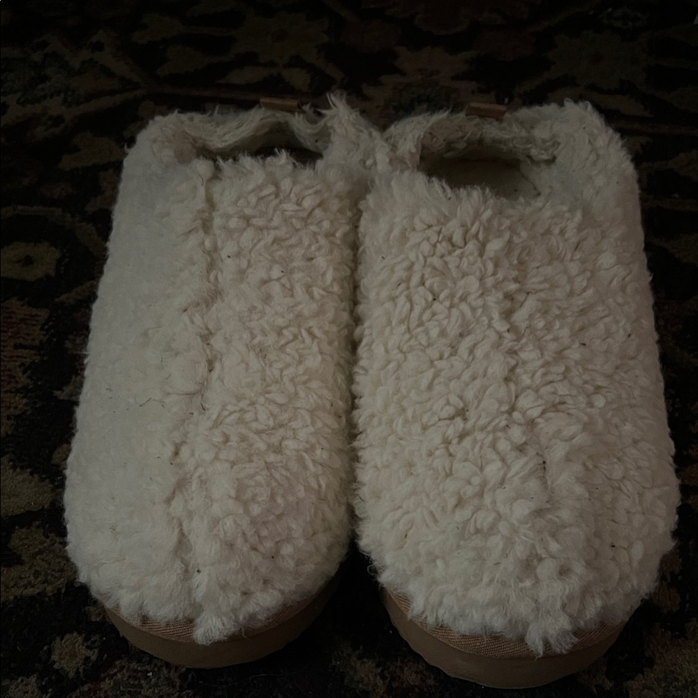 Cozy Fleece Slippers women’s size 10